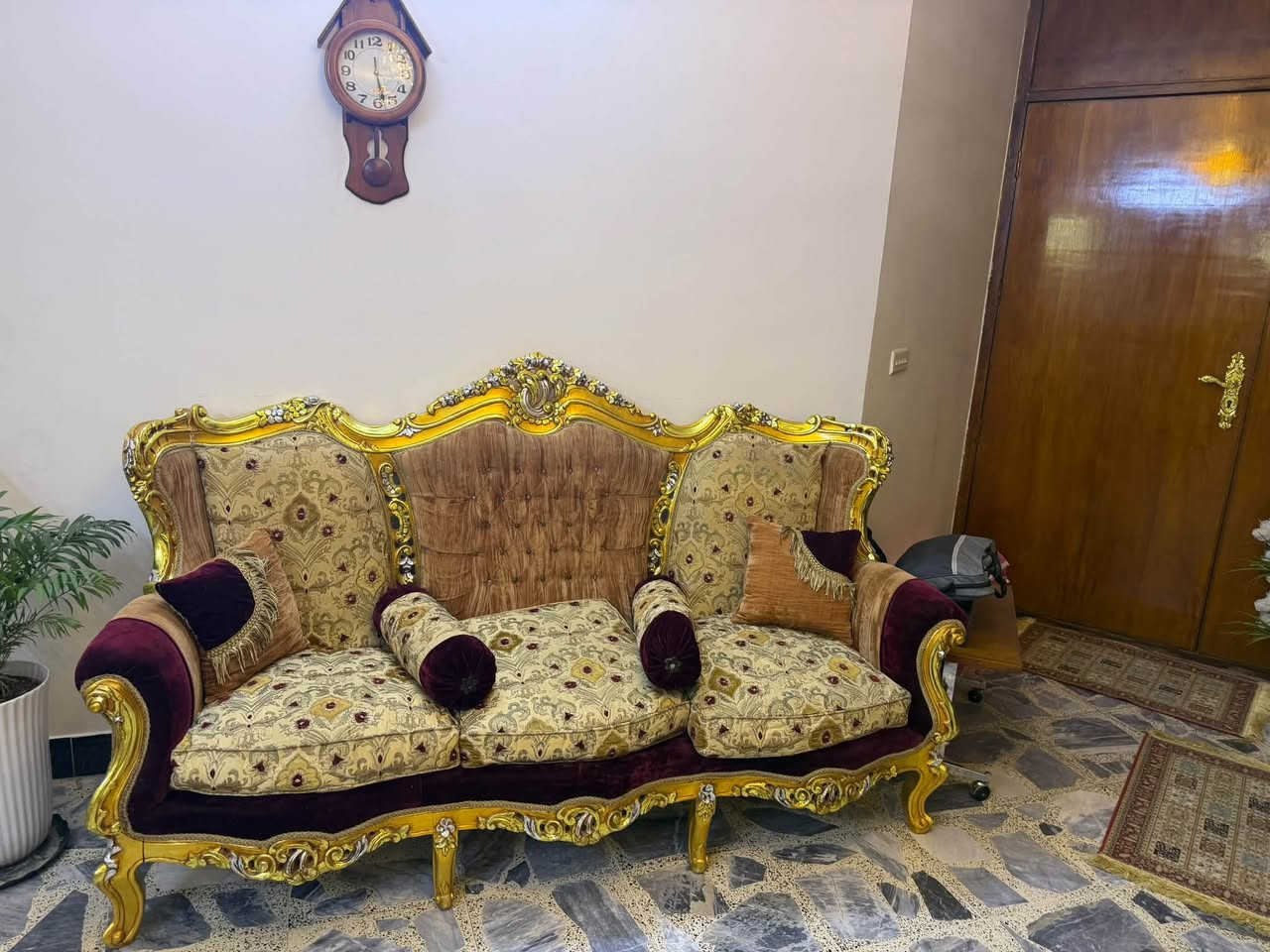 طقم ملكي • ٣ قنفات • ثريات كريستال