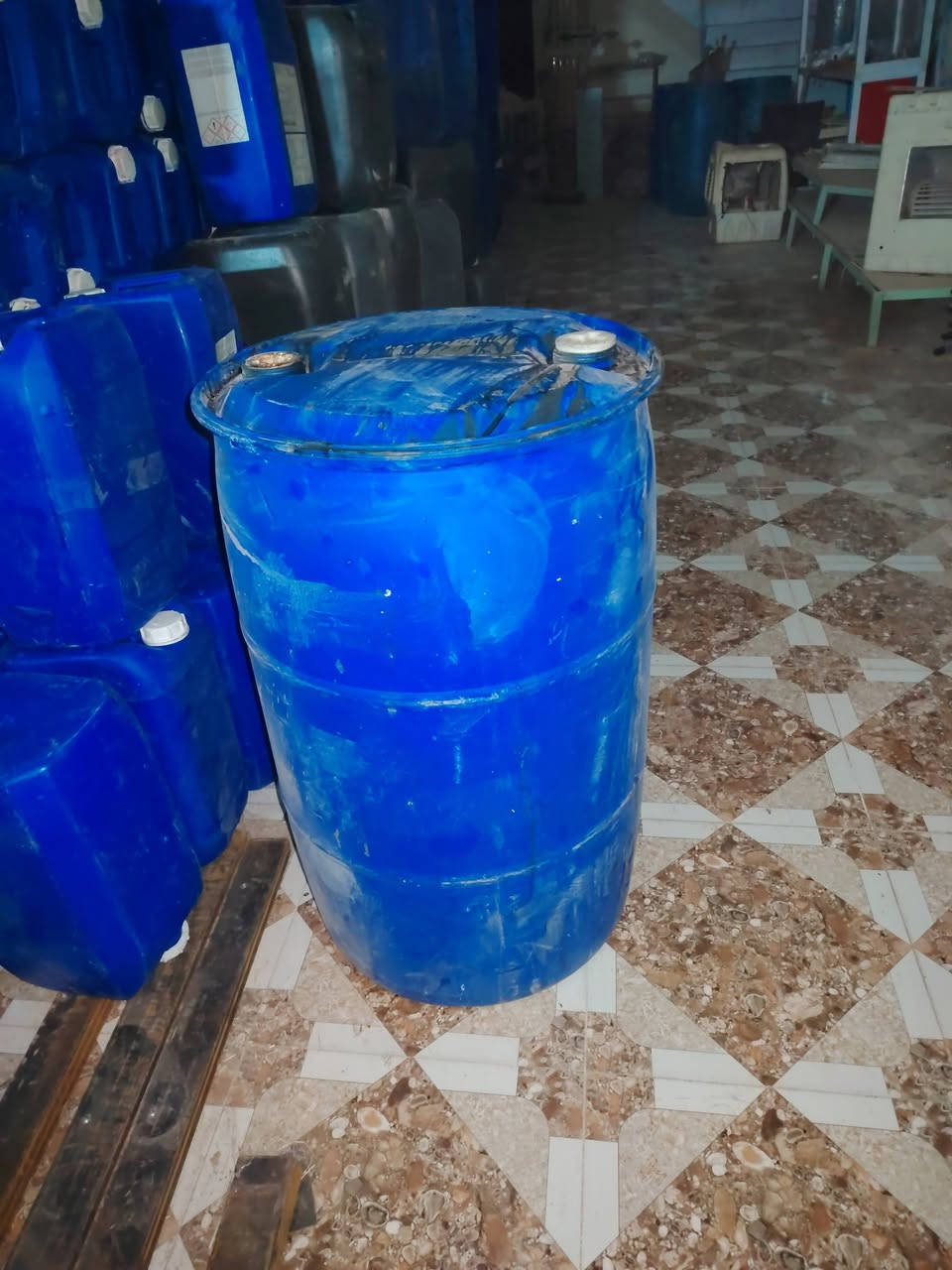 أسواق النداوي يقدم 
وصول براميل بلاستك درجه أولا
 متوفر دبه تك حافه 220لتر
ومتوفر دبه دبل حافه 220 + دبه قبغ كامل 220+جيلكان 25+جيلكان30+جيلكان50
بأسعار منافسه او متوفر جمله او مفرد او تدلون عيلنه عنوان طوز حي العسكري قرب جامع شهداء 
أسواق النداوي ***********
