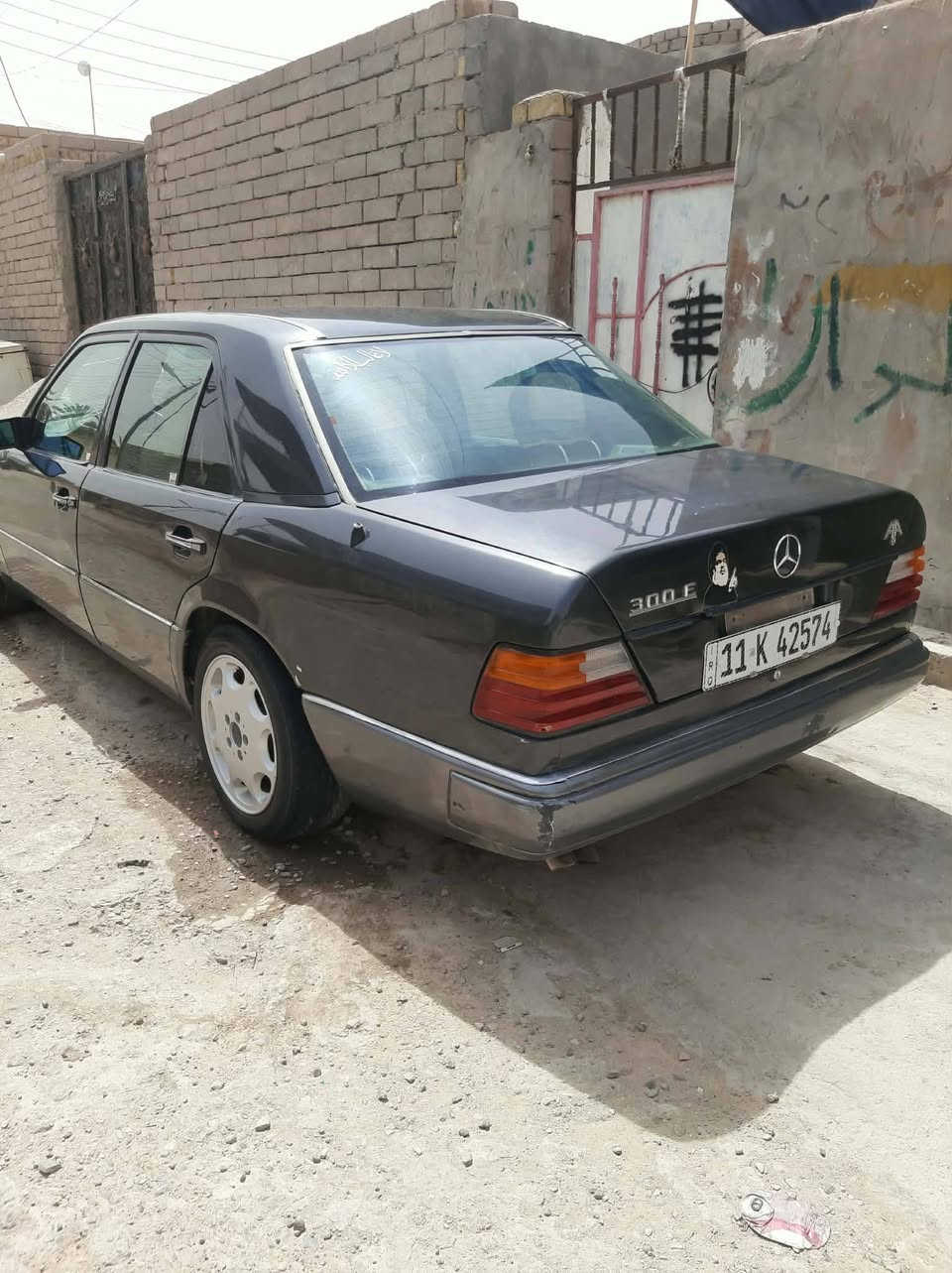 مارسيدس ٩١ قواعد سليمه
حدادة جديده من الطول للطول بطاريه جديده كهربائيات كلها تمام تخم تاير
غرفه جديده.. 
مكينه ٢٥٠٠ كايمه ابيعها على وضعها السعر ٣٥ قفل
العنوان بصرة الهارثه مبايل ***********
