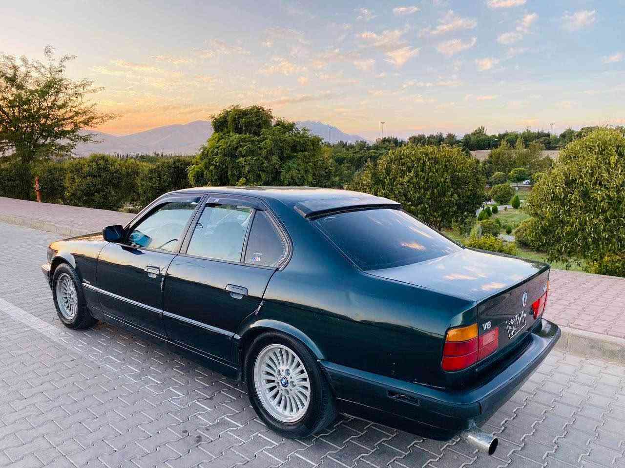 سەرەتا بەناوی خوا ماشاللە لەماڵی هەموو لایەک 
BMWبۆفڕۆشتن 
نموونه يي نيه له جوانيا
مۆدیل 1991ئارم پلاستيك سليمانيه به شه رتي ئارموو ئه وه ليات  
مووسو براوه ش به شه رت  
مکینە 520  كپس ديجيتال گیڕ عاديه   به شە رتي گيرو مه كينه هه لمي نيه
كاره باهي هه مووي ئيش دكات 
دوو جام كاره باهيه  لآيتت زينونه لآيتت عه لقه شه گيچه  كاني هه مويي ئيش ده كاتت
گه رمي و سيدي هه موو شتيكي مزبوتت 
چوار تايه و ويلي تازه تازه يه
سه ياره كي تا بليت توندوو تووله مالي دوسته 
هيچ ده عمو ليدراوي نيه پيشو دواهي كه پسه 
نرخ (( 27گلا معامه له يكي برايانه)) 
***********
*********** السليمانية, العراق

