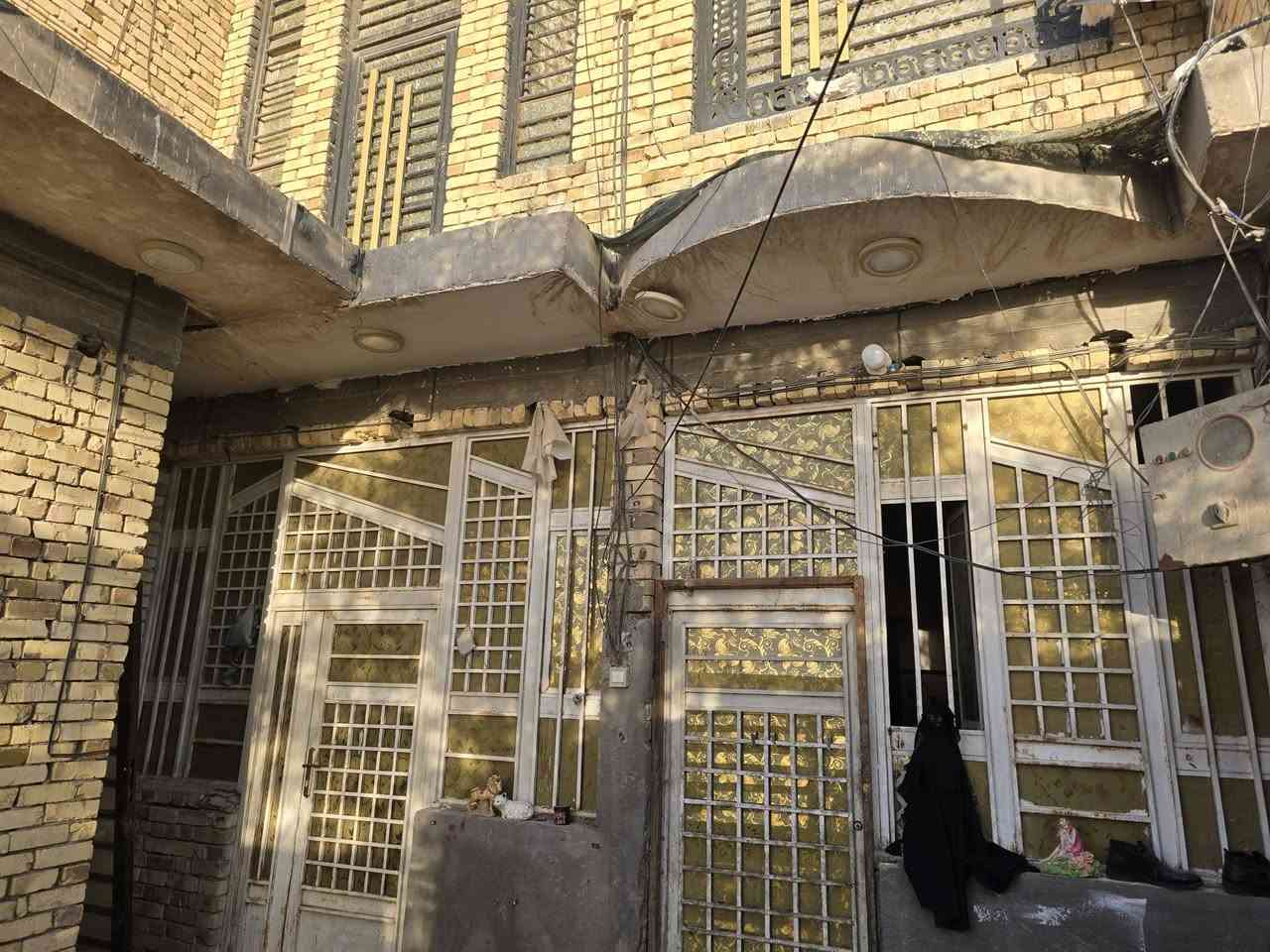 بيت بحي الجامعه لبيع ركن مقابيل المدرسه مساحته 100 واقع حال 150 بي 4 غرف نوم اي ستفسار ***********
