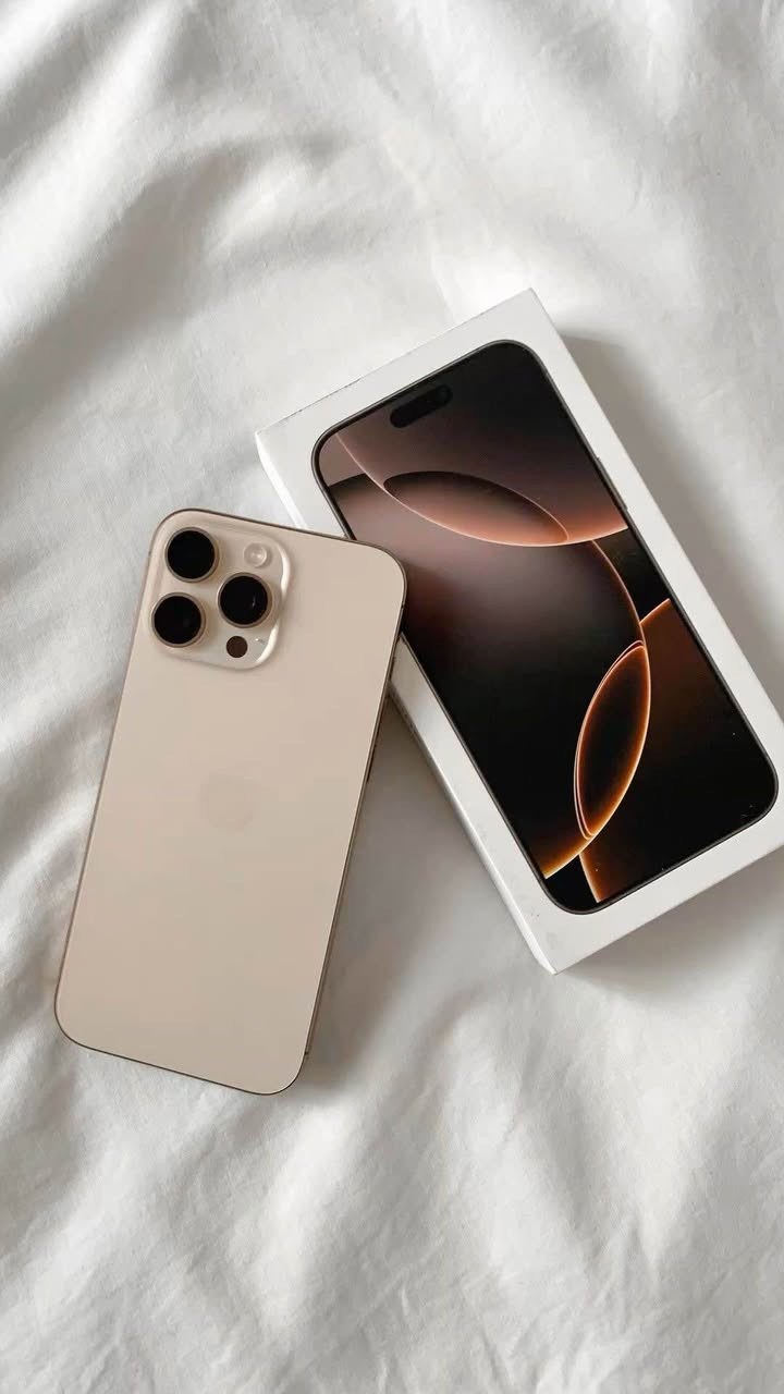 السلام عليكم IPHONE16pro max
جهاز جديد زلغ واحد ما بي غراض كامله ما بي اي نقص
ملاحظات الجهاز 
256
لون دزيرت تيتانيوم
تك سيم 
نموذج M
عربي شرق اوسط 
بطاريه 90
شرط ولا جلخ ما بي
الجهاز يجي ويا 10 كفرات وكيبل الاصلي+كيبل هم اصلي شركةزينه كلش 
السعر1300
*********** موصل, نينوى
