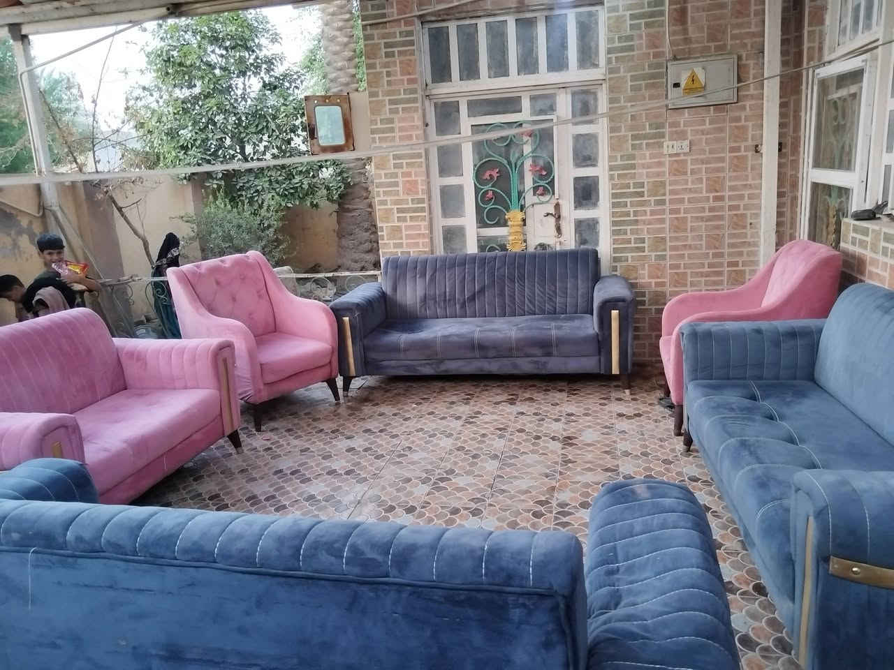 كنب ١٣نفر • للبيع