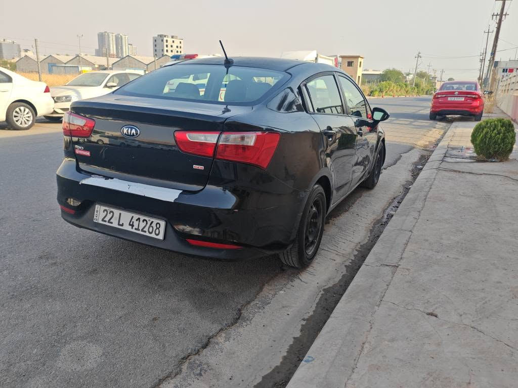 Kia rio 2017 
بەس چاملغی پشتی سبوغە لەگەل شانی وە ٤ ساردە کوتی هەیە بێ ناو بێ ئێرباگ گێڕو مەکینە و تەبرید بە شەرت نرخی ٧٥ وەرەقەو مەجالێکی کەم 
***********
*********** أربيل, العراق
