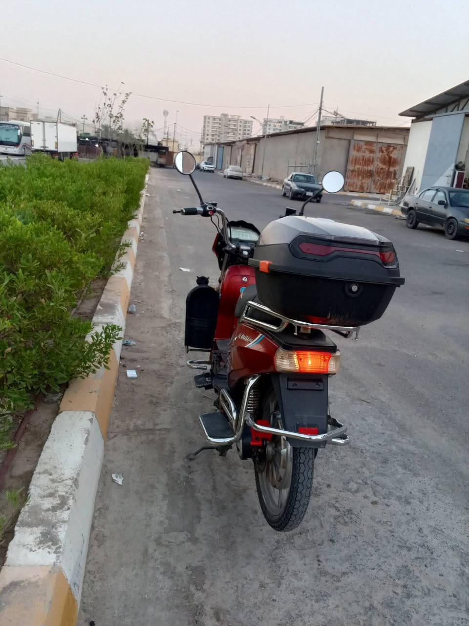 دراجة هارلي نظيفة ومناقصها شي ..
البطاريات عل فحص 
الكهربائيات كلها شغالة 🔌 .. مانع سرقة 📢 ..
تشغيل عن بعد 📲 .. نظام R 🈴 رجوع للخلف .. .. لايت عالي ناصي 🔦 .. 
الـسعـر .. 400.. وبــي مـجـال ..
***********..
