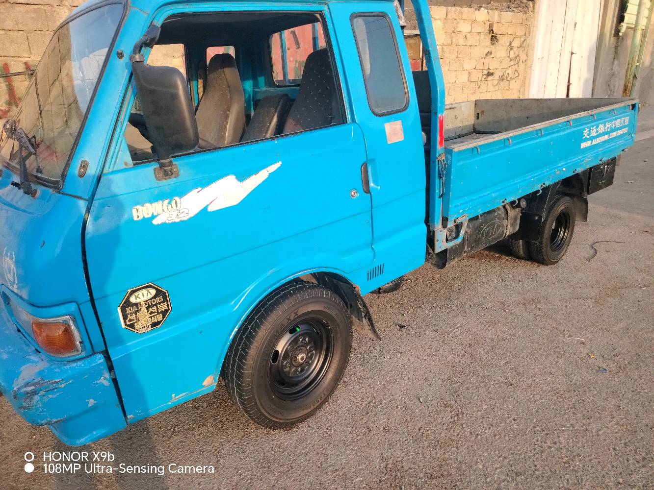 سلام عليكم كيا حمل موديل 96مكينه كير واكسن وشاصي مكفولات مكينه لا تبخير ولا 
 تنقيص تحويل ثاني يوم رقم الشاصي مبين تخم تاير كهربائيات كله شغاله سياره خير من الله احلا من الصور تجي وتشوف بعينك سعره 60 وبيه مجال متواجد خاص
ممكن تذكرلي مكان السيارة وين بالضبط؟ (أي محافظة/منطقة) حتى المشتري يعرف وين يراجع؟: 
بغداد المعامل 
شنو سعة المكينه أو نوعها بالضبط؟ وإذا أكو رقم الشاصي/الموديل الكامل أو فئة البونكو تكتبه؟: 
مكينه 3 الاف 
السنوية/الأوراق شلونها؟ موجودة ولـ أي سنة، والتحويل فعلاً جاهز من هسه لو يحتاج شي؟: 
تحويل مباشر