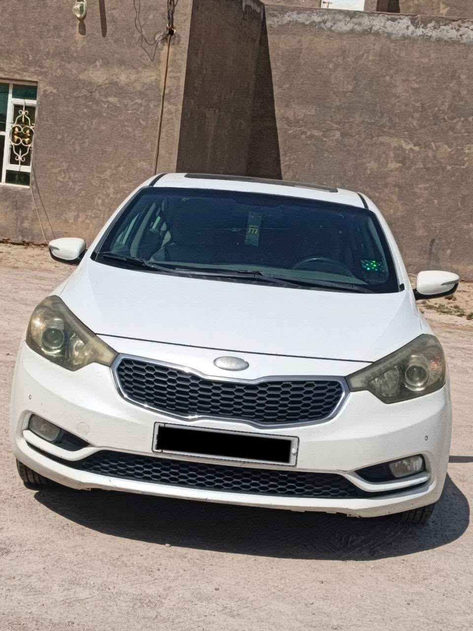 السلام عليكم
كيا سيراتو موديل 2013 
مكفولة كفالة عامة
ماعدا شبر رش
مفولة 1/1
***********
