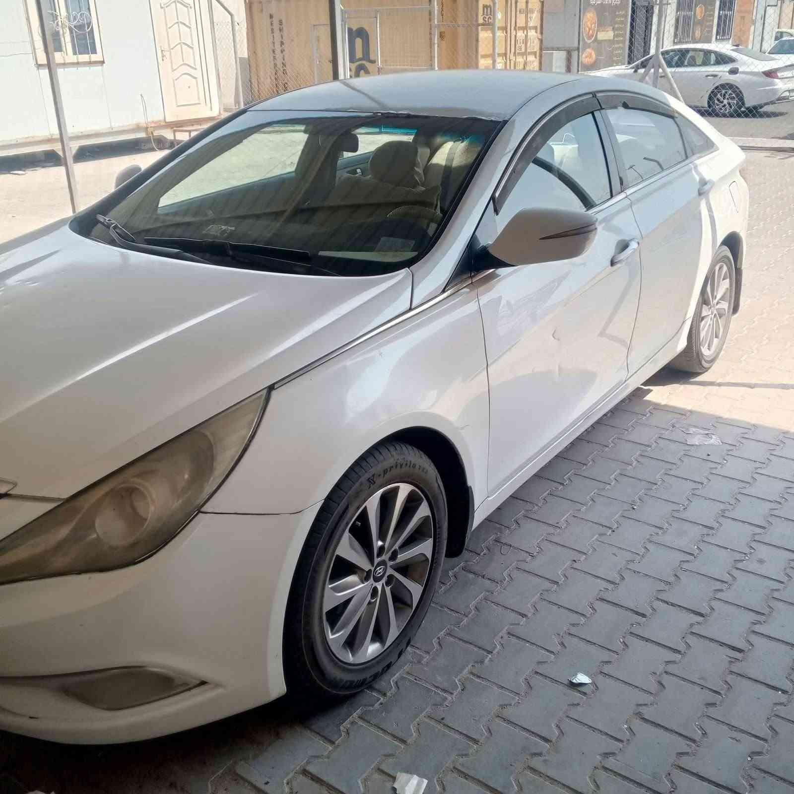 2014 
خليجي
بيها باب وجاملغ 
الباقي كفالة
السعر 110 وبيها مجال للشراي 
***********
اخوان مكلف بالنشر التواصل مع صاحب السيارة 
العنوان البصرة .الطوبة والنخيلة البصرة, العراق
