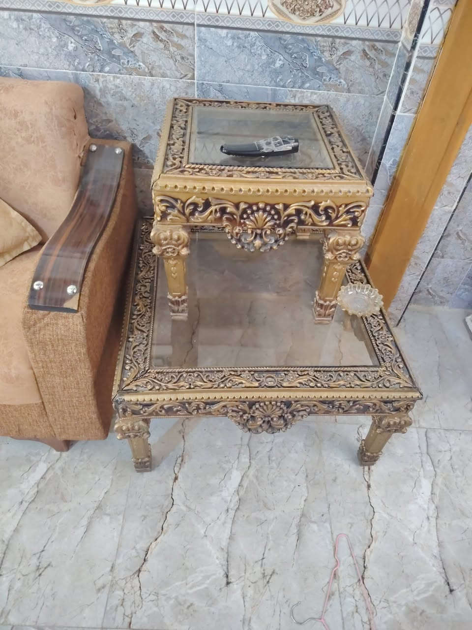 تخم للبيع نضيف كلش لونه ببجي حلو سعره 250 بي مجال وطبلات سعرهن 50 وبيهن مجال
