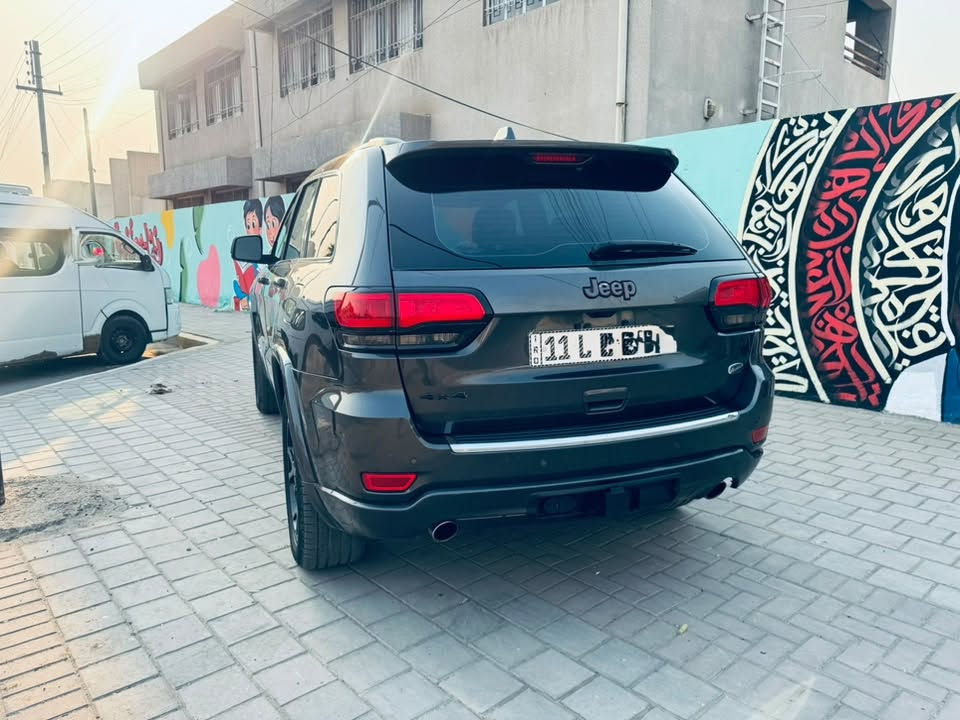 ( جيب كراند شيروكي اوفرلاند )                    
امريكي
الموديل 2019 
عداد المسافة المقطوعة85 الف 
مفتاح التشغيل بصمة عدد ٢                        
تشغيل عن بعد
كشنات خزن ميموري 
استيرن كهرباء 
فتح الصندوق كهرباء 
فتحة سقف بانوراما ❗️                    
‏AIRBAG  عدد 6
فور ويل 
نقط عمياء ج❗️                             
لايت زينون + LED 
كشافات زينون 
بك لايت LED 
زراك لايت 
الانارة الداخلية هيلوجين                        
قياس ضخط الاطارات 
مقود جلد حياكة                                  
تدفئة مقود ❗️
شفتات مقود 
مثبت سرعة 
المودات والاوامر الصوتية 
فحص نظام السيارة 
مقاعد جلد                                            
حركة المقاعد الامامية كهرباء 
وحدة الخزن ميموري ❗️
نظام تدفئة تبريد مقاعد ❗️                                      

حساسات خلفية 
تبريد شاشة 
قطعتين تبريد                                        
‏ABS
نطقة نزول منحدرات 
نظام مانع تزحلق 
حساس امطار 
حساس اطارات
انظمة القيادة 👇                                   
‏‌‎eco
‏SPORT
‏AUTO
‏SNOW
‏SAND
‏MUD
‏ROCK
اشاير بالمري 
صور الحادث مرفقه مع السونار  بالمنشور

***********
السعر 225
