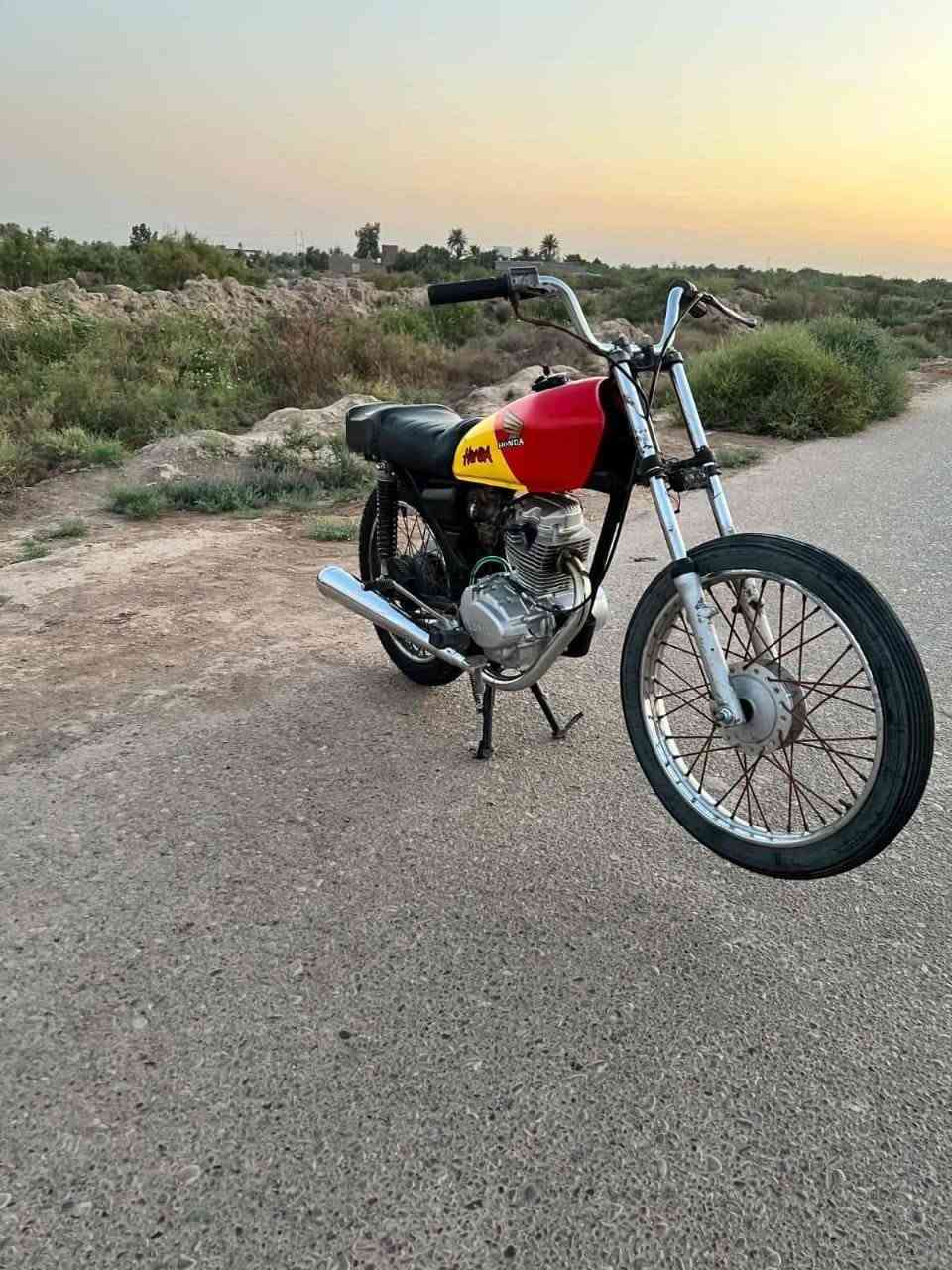 سلام عليكم دراجه كلك للبيع مكاني سوق الشيوخ كرمه بني سعيد ب 350 وبيها مجال قليل ***********
