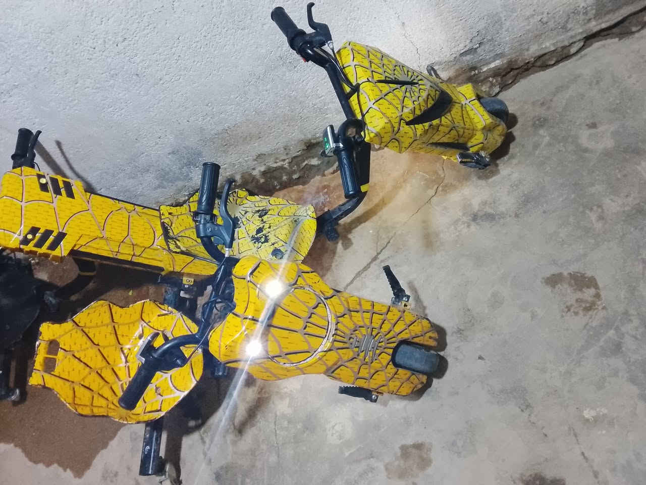 اسكوترات عدد 4 لون واحد اصفر مال باله كويت انضاف سعر واحد 125 مكان بصره توصيل كافه العرق بعد الاتفاق  ***********
