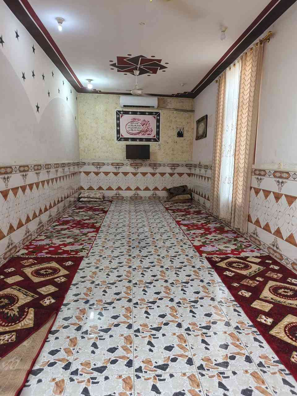 السلام عليكم بيت للبيع في كوت زراعي ١٧ _ حي حكيم _سواده_ مقابل محطه حوشي (الوادي )يحتوي على ٣غرف وديوانية مطبخ صحيات داخليه وخارجية مساحة ٣١٢ متر سعر ٤٢ مليون للستفسار على رقم ***********

