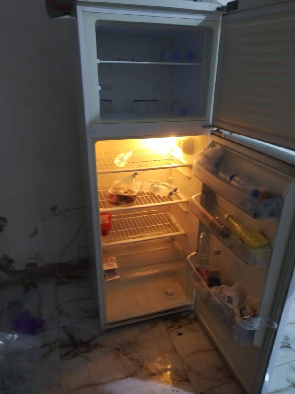 الثلاجه تركي الاصلي مالت باله تجميد فول ماداخله تصليح ب190وبيه مجال *********** بيع مستعجل لان اريد انتقل
