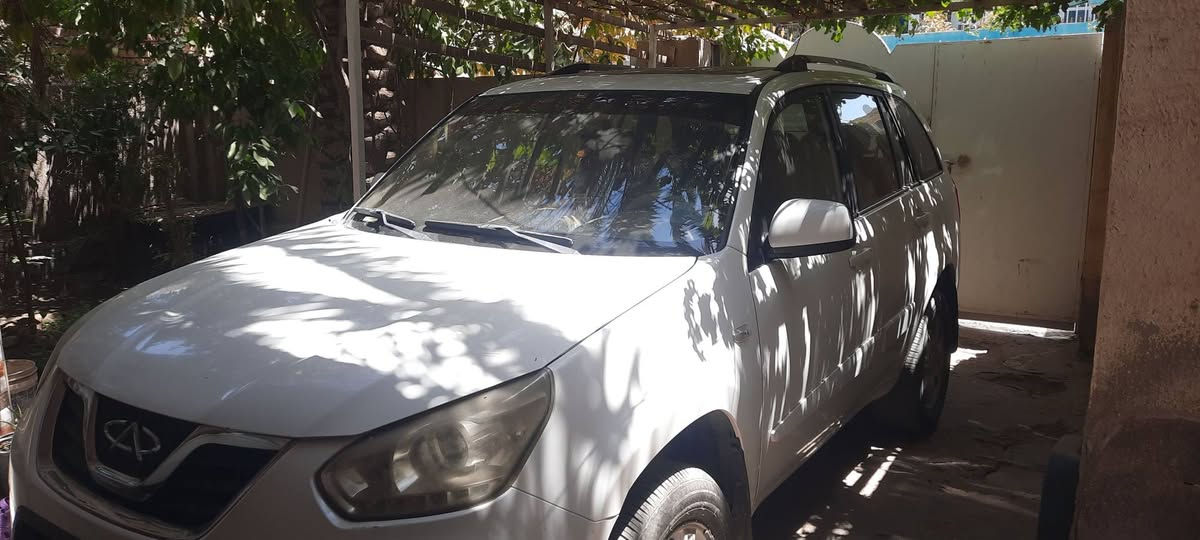 تيگو ٢٠١٥ ابيض مكفولة عام للبيع  محرك ٢٠٠٠ گير ميكانيكي المرغوب تدفئة تبريد كشنات جلد عسلي مغلف فراش فرو باقي المواصفات معروفة ماشية ١١٨ الف. للبيع او مراوس بسيارة ٧ راكب جورني وانطي فرق السعر ٨٠ مع مجال. *********** بي واتساب متواجد ع النت. المكان الديوانية المركز.
