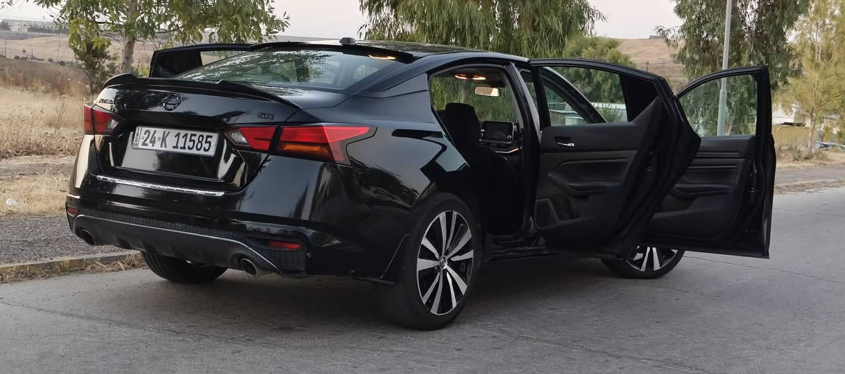 السلام عليكم 
بسم الله 
⚡NISSAN..Altima..2021.SR.Plus⚡
⚡نيسان...التيما ٢٠٢١.. SR..Plus  ⚡

......................................

الفئه  SR..Plus
موديل 2021

ماشية 126الف كيلو متر 

لون أسود

محرك 2500

بصمة تشغيل

ابواب بصمة+ بصمة صندوك

تشغيل عن بعد

فتحة سقف (سلايت )

شفتات سترين

رادارات 360° درجة

رادار امامي (توقف ذاتي)+تحديد مسار

رادار جانبي+توقف ذاتي

رادار خلفي (توقف ذاتي)

كامرة خلفية

حساس خلفي

كشنات جلد

كشن السائق كهربائي

كشنات تدفئة

فول تحكم ستيرن

كروس سرعة (مثبت سرعة)

أشاير مري جانبي

ويل كب رياضي حجم 19

لايتات فول زينون

السنوية لحد 2028
الهزة جديدة قبل اسبوع سويته
إطارات جديدة 
السيارة خير من الله جاهزة للأخير 

ضررها فقط البنيد كلير امريكا بدون دواخل بدون ايرباگات قطعة وحدة ما مبدل بيها حتى الدعامية نفسها مصلحة 
الصندوق بيها رصعتين صغار كلش
رقم الشاصي موجودة بالصور 
السعر :- اكتب رقم 8 ويصلك السعر 
المكان :- الموصل / سد الموصل 
***********
***********
إتصال او واتساب
