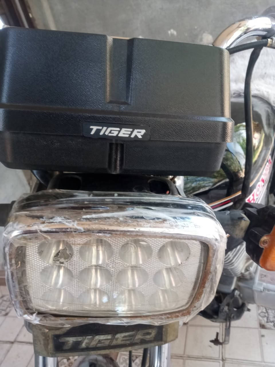 دراجه نضيفه .٤٠٠ وبيها مجال بصيط اصولي موديل ٢٠ عنوان .مسيب سده الهنديه. ***********
