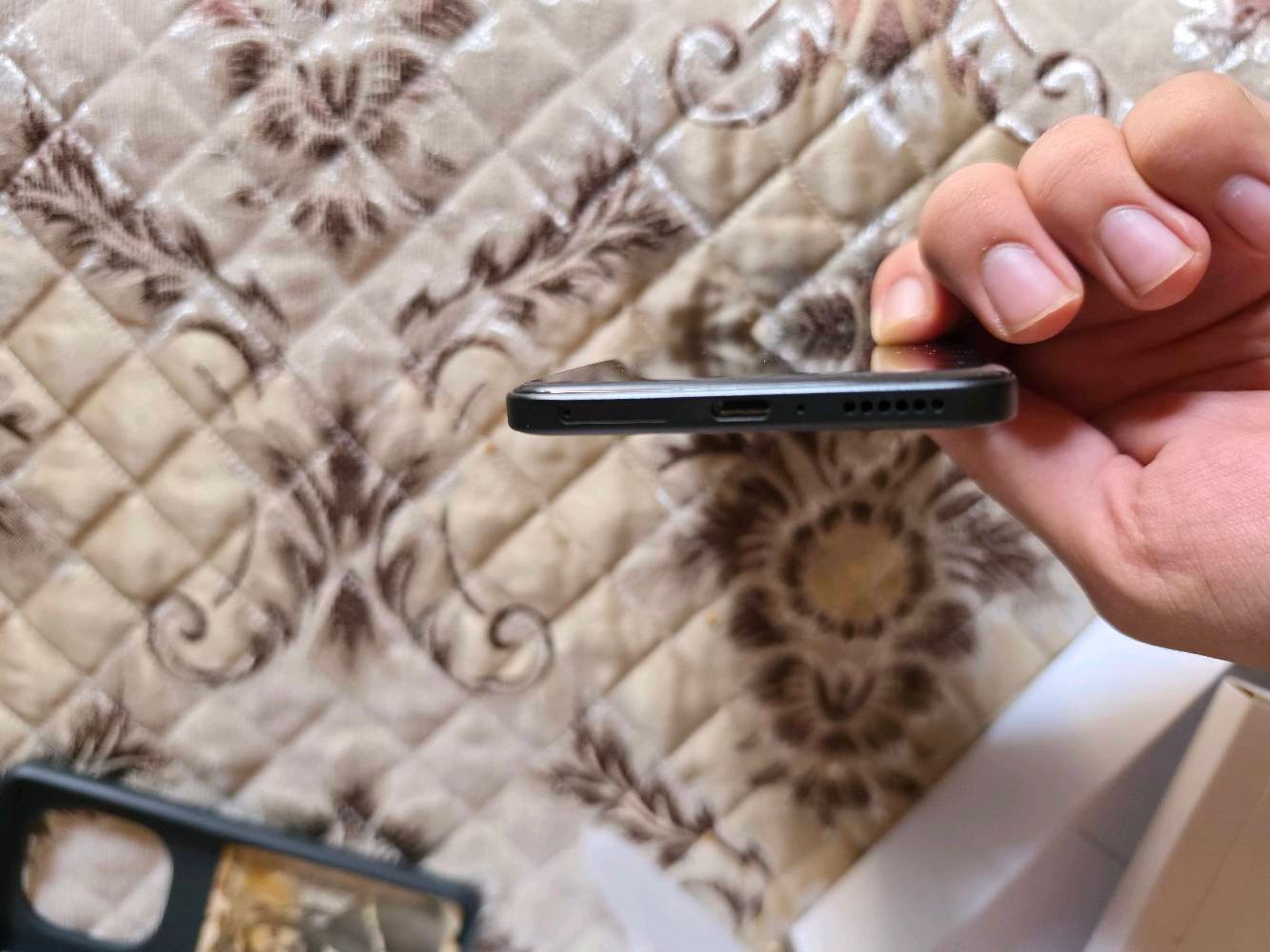 ريدمي نوت 15 برو فور جي 

فقط مفتوح من الكارتون 
ذاكرة 256 رام 8+8 
ببجي 90 فريم 
الملحقات ( شاحن راس شاحن كفر سيليكون جميل لاسق شاشة حماية ) 
كاميرا 200 ميكابكسل 
تصوير فيديو FHD 60 فريم
متوفر توصيل كافة محافضات العراق 
السعر 390 الف قابل للتفاوض  (سعر الجديد حاليا 410 الف ) 
ضمان 18 شهر على السوفت وير والهارد وير 
جهاز مقاوم للماء والغبار بمعيار IP69 اسطوري ✨ 
سبب البيع ( اريد اشتري S26 الترا ) 
ايام الاستخدام ( 3 ايام فقط) 
*********** واتساب 
*********** واتساب واتصال