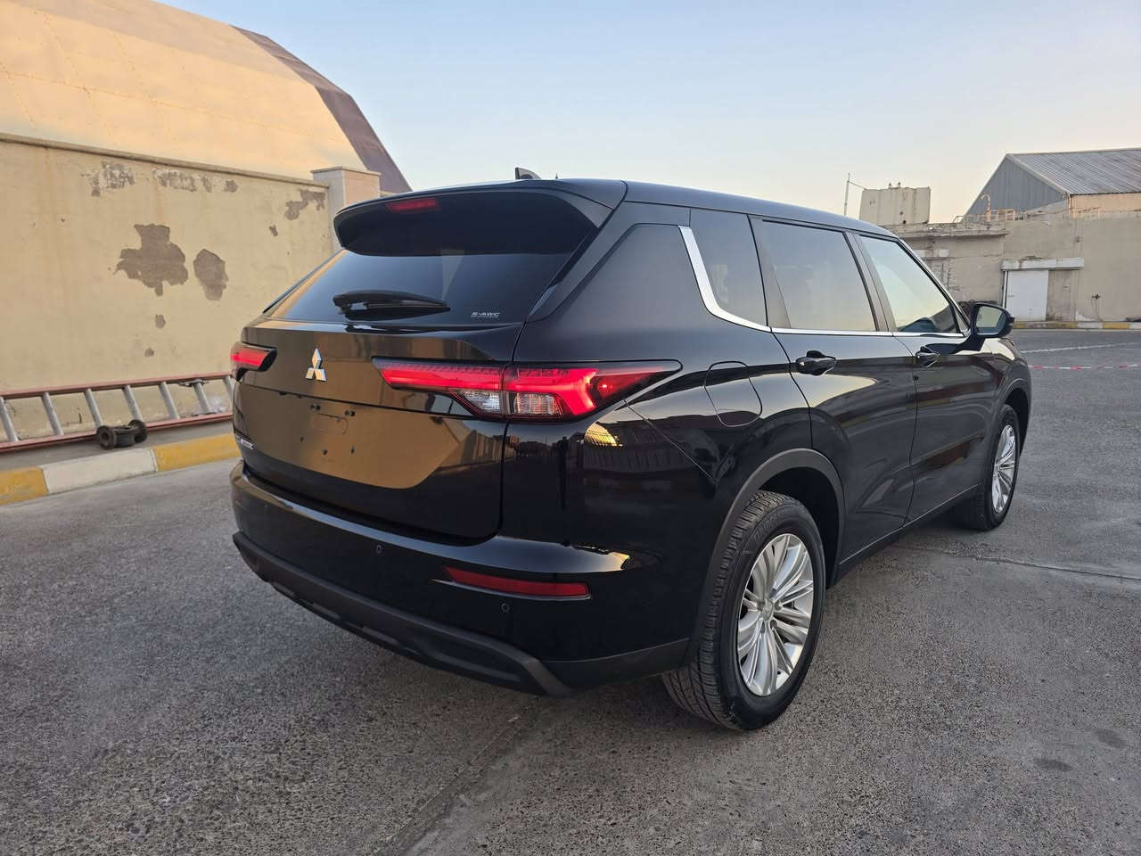 ئــــــوتلاندەر  2024 
دەبل اکصل AWD
رەنگی رەشــی  قەطران
ئەمریکی
7 نەفەری 
موســــفات ES
یەک عەلامەت لەسەر شاشە نیە 
رادار
حساس
کامیرە 
بەسمە
شاشە ئایپاد 
برێک کارەبای
ئوتو هولد
دەعمی زور کەمە تەنها چملاخی لای سایق سبوخ
هەردوو پەرەشوتی سکان و دەشبول تەقیە ئەویش پرشوتی شریکە دایناوە و سیستەم کرایە 
تەنها 31 هەزار مایل رویشتوە 
وێنەی دەعمیش دامناوە
رقم تلفون کورەک واتسئــــاپ ***********
شوێن ـ ئـــــاکرێ
ســــــــــــعر : 180 وەرەقە ومجال 
رقم شاسی 👇👇
JA4J4UA81RZ003772
