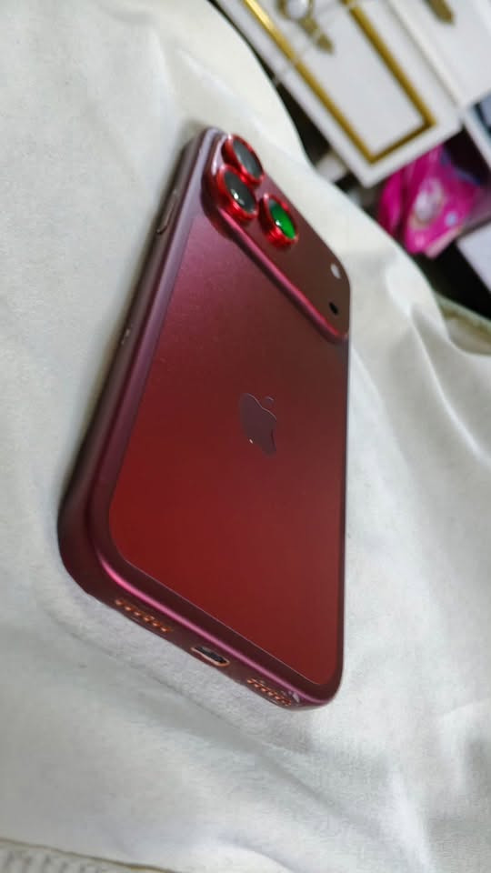 للبيع iPhone 17 Pro Max

 او 📱مراوسة: ب iPhone 18 Pro Max

eSIM شريحة الكترونية
اللون: برتقالي + ملزك PPF برغندي لون الايفون 18
الحالة: مستعمل شهر 1 - نضافه 100%
البطارية: 100% - 27 دورة فقط
الضمان: لحد 2027/8/17
الملحقات: كاملة + كيبل اصلي 🔌

السعر:  1900بي مجال

المكان: بغداد الكريعات + توصيل
رقم: ‭***********‬

وتساب فقط
