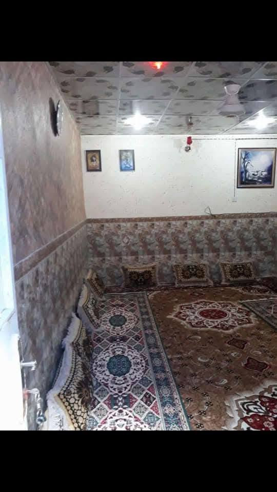 #للبيع بيت مناسب جدا
التفاصيل :
زراعي ال معالي ١٠٠م 
قرب الجسر
فيه براني وغرفة ومطبخ وصحيات عكادة
السعر ١٢ قابل للتفاوض 
للاستفسار اتصل او واتساب الرقم
***********

نص مكتوب في الصور:
- ابو كرار المعالي نشط منذ ١٧ دقيقة