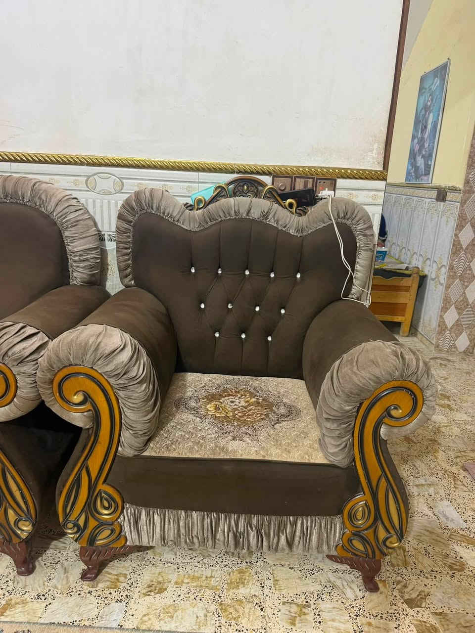 تخم تزكام ١٠ مقاعد مستخدم قليل رقم الهاتف العنوان : بغداد *********** السعر:600
