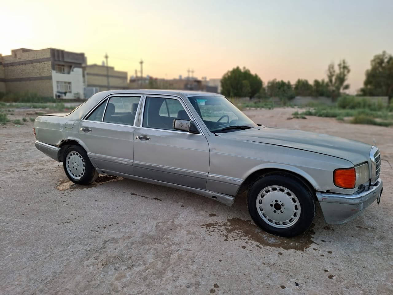 موديل 1991 السعر 17
راعيها مسافر كير ومحرك نضاف بطة 3000
سيارة كلها شغالة تحتاج ترتيب بالحدادية
منضومة بريك وباور جديد 
عنوان نجف ***********
