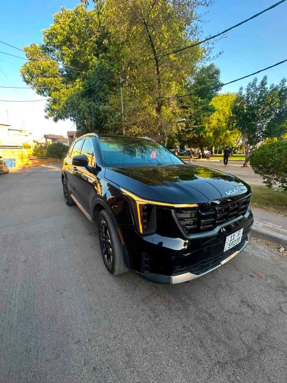 موضح بالصوره سورنتو 24
2500 تنفس طبيعي رقم بغداد 
السعر : 235 ورقه وبيها مجال 
ماشيه : 44الف كيلو 
***********
المواصفات 
1 محرك 2500 تنفس طبيعي 
2بصمه أبواب وتشغيل عن بعد 
3كشنات جلد 
4شاشه كبيره لمس 
5حساسات امامي وخلفي 
6اوتو هولد 
7 اوتو ستوب 
8    4انضمم قياده
9 رادار امامي مانع تصادم 
10 رادارات جانبيه 
وبعد مواصفات هواي
