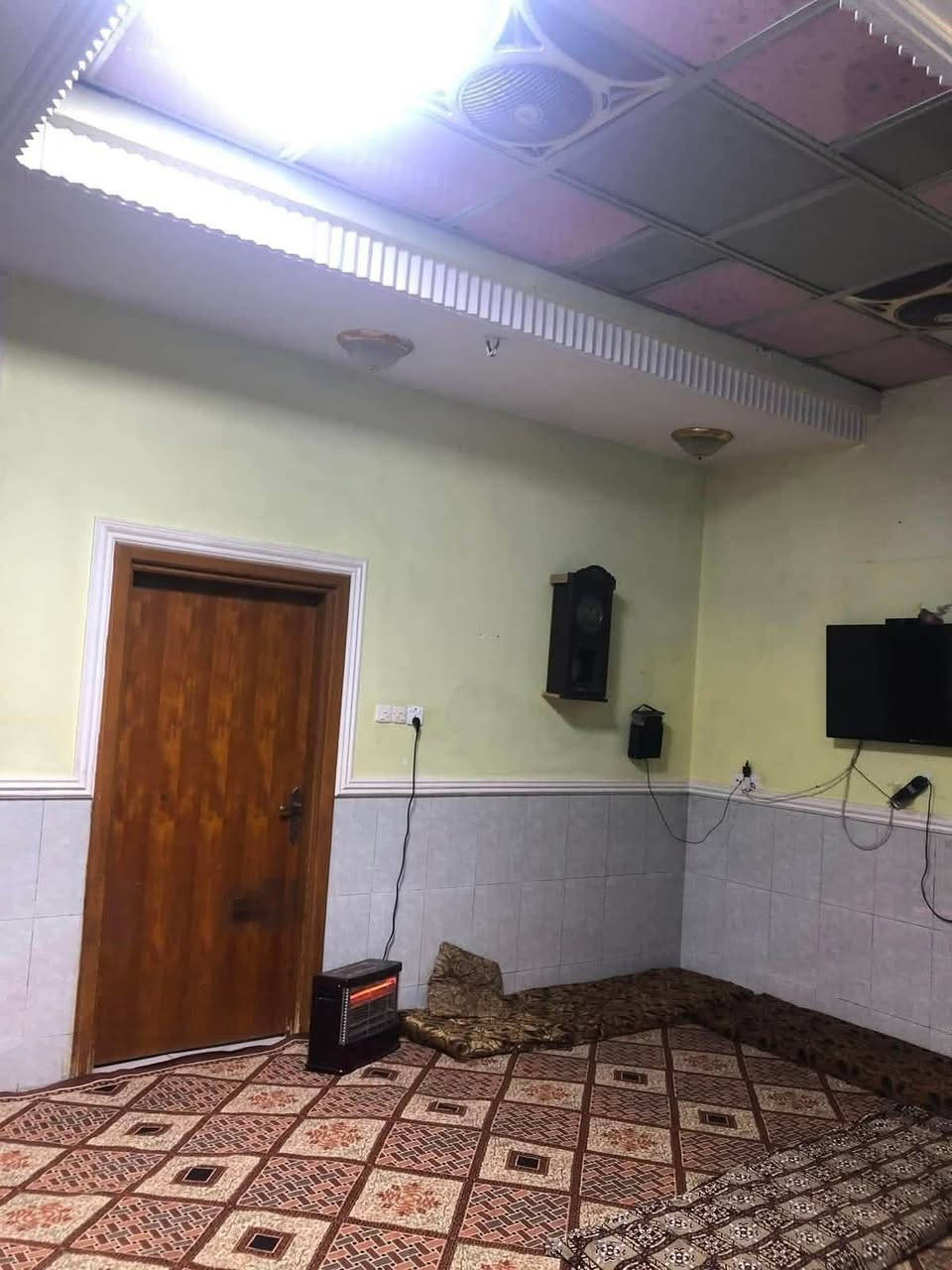 يا الله 
دار سكن للبيع ٢٥٠  متر طابقين كربلاء قضاء طويريج حي الجمعيه يقع على الشارع الجمعيه الرئيسي (الشارع الوسطي ) طابو زراعي سند ٢٥ يحتوي على ثلاث غرف نوم ومطبخ واستقبال  ومجمع صحيات البناء طابوق كونكريت مسلح
للاستفسار الاتصال ***********
