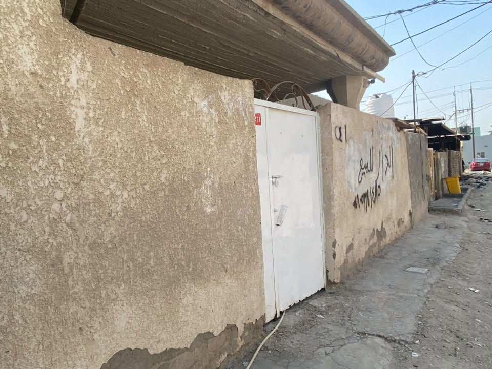 السلام عليكم بيت للبيع مكانه ابوخستاوي شارع اسماك الفرات مساحته 150سعره 28بيت كامل شراي اتصل على هاذا الأرقام 
*********** 

‏***********
