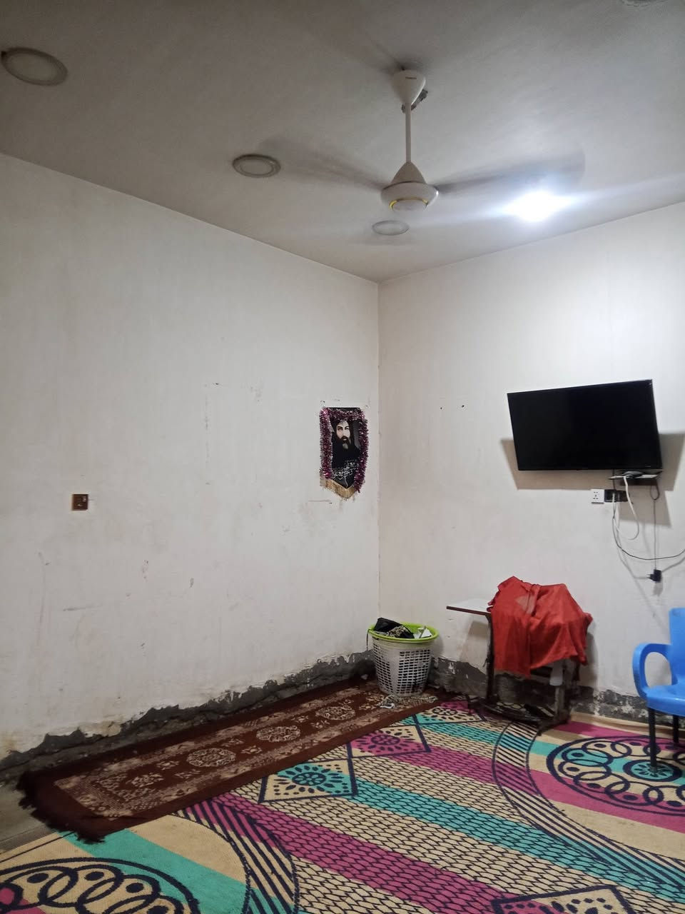 سلام عليكم
بيت للبيع شارع النفط خلف بيت جليب مساحة 260 متكون من غرفتين4 في 5 هول 7 في 4 المطبخ 5 في 4 الاستقبال 6 في 5 صحيات داخلية وخارجية حديقة خدمات كاملة المجال قريب على شارع الصب تواصل على الرقم ***********
