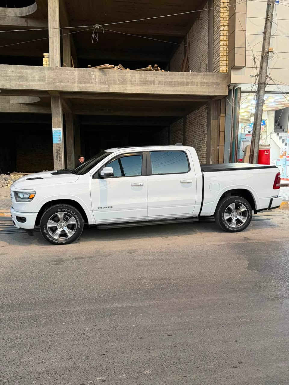 رام هيمي فول مواصفات
موديل ٢٤
ماشيه:٣٤٠٠٠كيلو

باب طويله +بدي صغير 

فتحه في السقف

شاشه كبيره 

محرك 8-5700

كما موضح في الصور 

للاتصال على الرقم :***********
