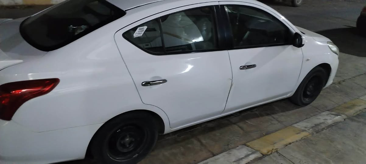 نيسان صني ٢٠١٧ هندي 
ماشيه ١١٥ كيلو 
السونر موجود بالصوره 
مكان السياره ديالى خانقين 
***********
السعر ٨٨ وبي مجال بسيط خناقين, ديالى
