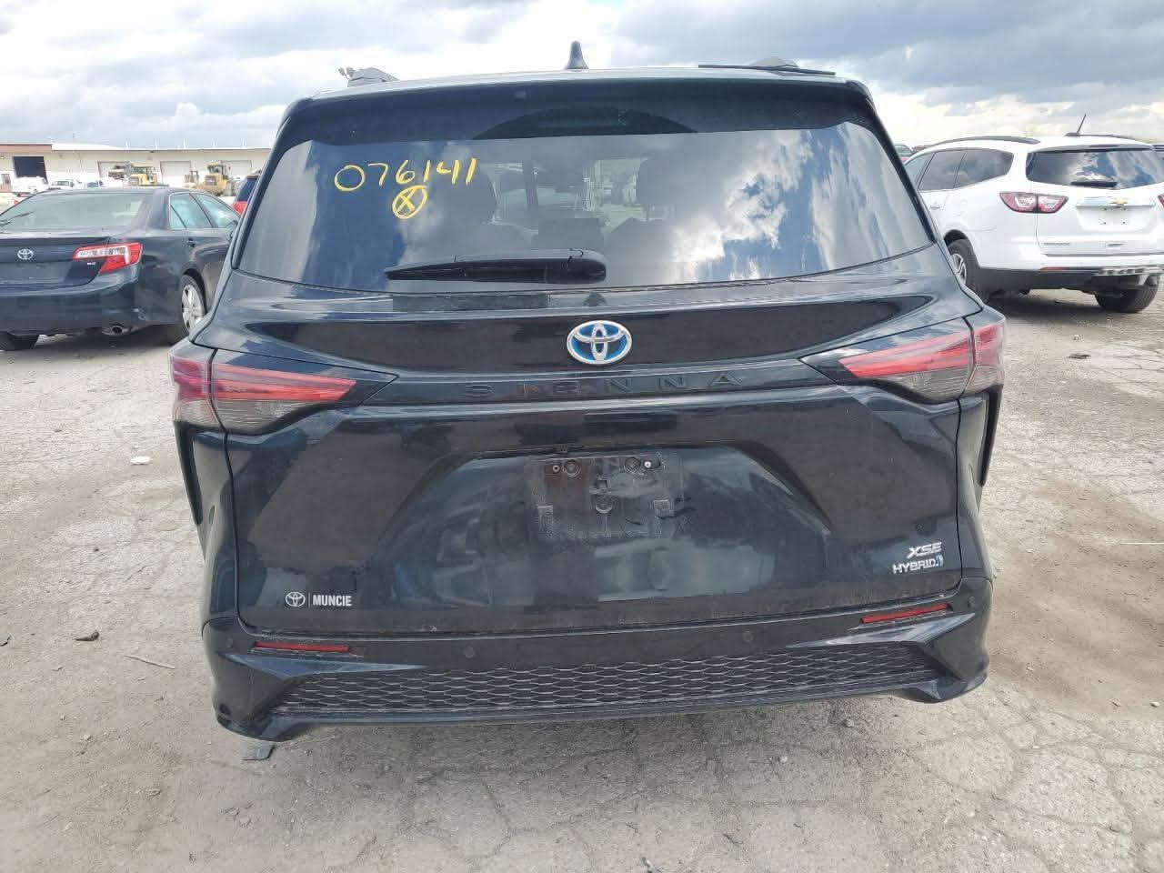 للبيع تويوتا Sienna 2022 XSe Hybrid ‏Toyota
بدون صبخ
قبات مواصفات
فتل حساس فتل رادار
صندوق شفت بابين كهرباي شفت
سلايد
محرك هايبرد 2.5 لتر
قوة إجمالية 245 حصان
ناقل حركة أوتوماتيك CVT
7 مقاعد
*عداد 150 ألف مايل كوشن  هيتر
اقتصادية جداً بالوقود؛ استهلاكها المعلن حوالي 6.6 لتر/100 كم FWD و6.7 لتر
عدادات رقمية 12.3
أبواب جانبية كهربائية
كاميرات 360وحساسات ومجموعة أنظمة أمان متطورة
مقاعد مريحة وتجهيزات فاخرة للرحلات والعائلة.
*سعر 315
***********
‏موقع دهوك. ‬
