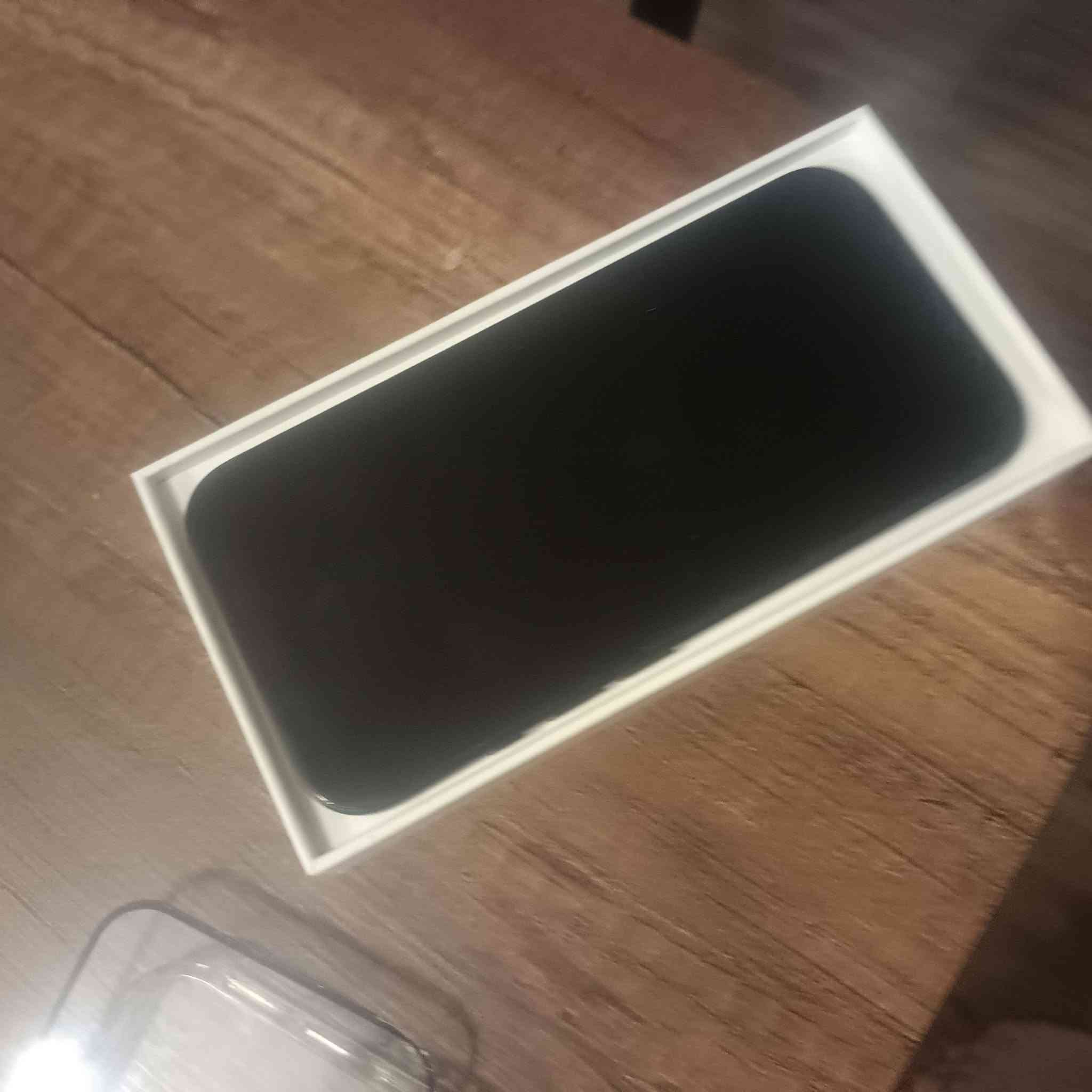السلام عليكم iPhone 16 128gb هندي مستعمل  البطارية 100% مشحون 67 مرة يجي ويه الصندوك و كيبل الشحن و الكفر  السعر 950 الف دينار المكان بغداد اليرموك رقم التلفون ***********

نص مكتوب في الصور:
- 1:16 Battery Health Battery Health Normal This iPhone battery is performing as expected. About Battery & Warranty... Maximum Capacity 100% This is a measure of battery capacity relative to when it was new. Lower capacity may result in fewer hours of usage between charges. Cycle Count 67 This is the number of times iPhone has used your battery's capacity. Learn more... Manufacture Date August 2025 First Use February 2026
- 1:16
- About
- Name
- iPhone >
- iOS Version
- 27.0 >
- Model Name
- iPhone 16
- Model Number
- MYE73HN/A
- Serial Number
- Songs
- 0
- Videos
- Photos
- Capacity
- 128 GB
- Available
- 109.4 GB