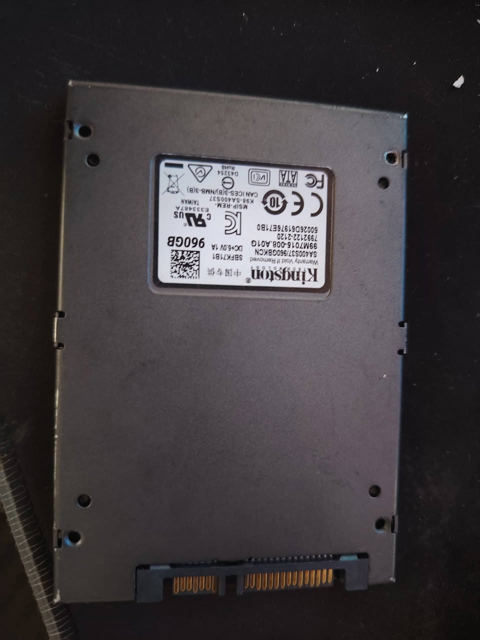 سلام عليكم هارد SSD 1t
للبيع السعر 90 الف

مكاني بغداد حي اور توصيل متوفر

نص مكتوب في الصور:
- Task Manager
- File Options View
- Processes Performance App history Startup Users Details Services
- CPU
- 2% 3.55 GHz
- Memory
- 4.3/15.9 GB (27%)
- Disk 0 (D:)
- SSD
- 0%
- Disk 1 (C:)
- 2%
- Ethernet
- S: 0.6 R: 13.2 Mbps
- GPU 0
- NVIDIA GeForce R...
- 0% (36 °C)
- SSD 960GB
- 100%
- Active time
- 60 seconds
- 0
- Disk transfer rate
- 100 KB/s
- Read speed
- 0 KB/s
- Average response time
- 0 ms
- Write speed
- Capacity:
- Formatted:
- System disk:
- Page file:
- Type:
- 894 GB
- No
- Fewer details
- Open Resource Monitor
- Recy
- Go
- Mic
- E
- St
- Dis
- oun
- Discord
- Canary
- YouTube
- NVIDIA App
- Friends
- Q Search
- Online - 5
- !AL
- قار
- CROW
- EA
- DRF
- Redm
- taha_
- Idle
- ABU
- Online
- Lucas
- CROWN
- EA Sports FC 26
- START ✨ SV
- silver RP
- سجاد ابو ود