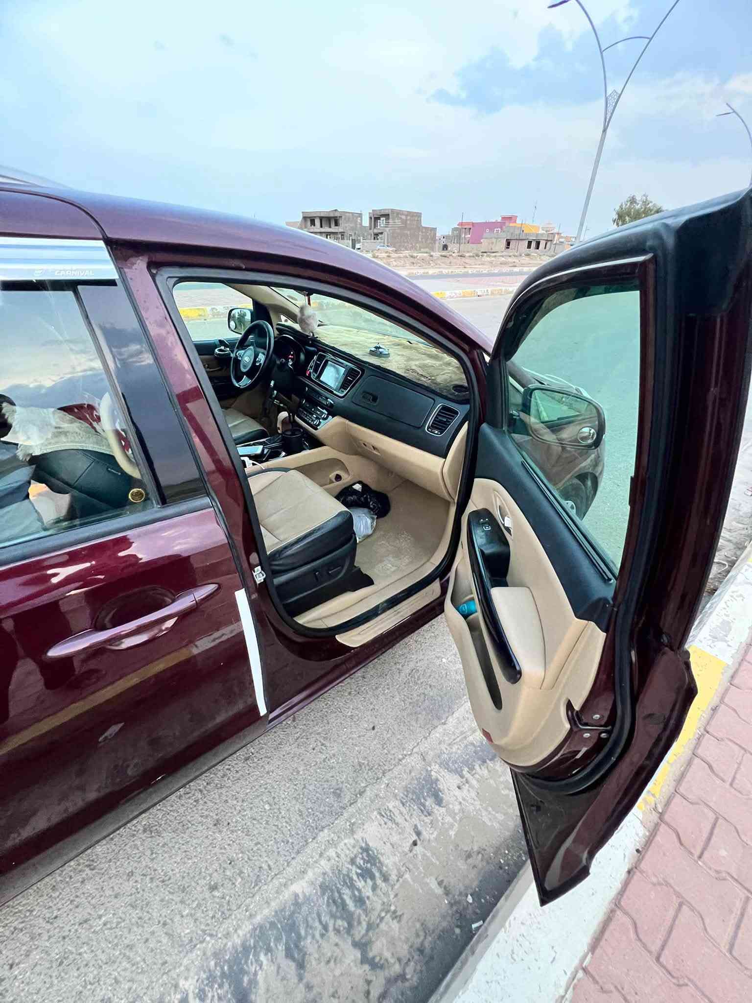 السلام عليكم
كيا سيدونا موديل 15 فول مواصفات بدون فتحه داخل بيجي السياره حلوه ونظيفه بيها خمس قطع الصندوق وجاملغات خلفيه وبوب سلايت توحيد لون السياره ماشيه 300 ميل محرك بي بدايه تنقيص الگير بشرط 
السعر 150 وبيها مجال ترهم مراوس بـ جمسي من موديل 7 حتى 12 او جارجر او اوباما بنفس السعر ماعندي فرق 
مكانهاا بغداد حي الخضراء 
ملاحظه السياره عليها غرامه 700 الف تنگطع من سعرها 
للاستفسار ***********
