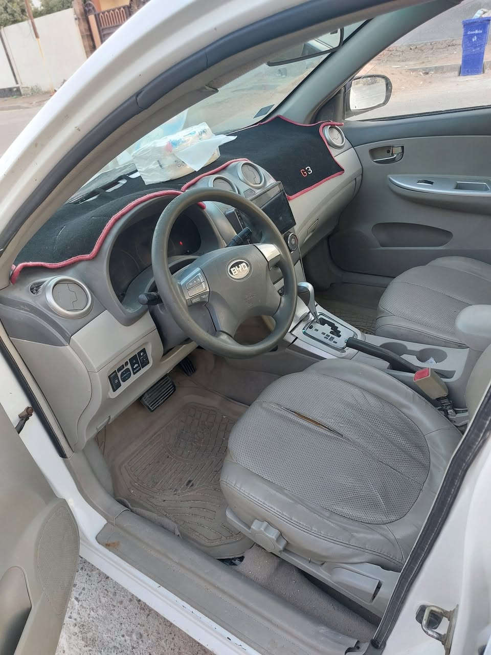 سياره بي وايدي BYD . 2016 لون ابيض محرك كير مكفولات محرك 1800 فتحه سقف بصمه رقم بغداد  استخدام شخصي 50 وبيها مجال بسيط حك الجيه العنـوان الخالديه رقم صاحب المركبه اني مكلف بالنشر ***********
