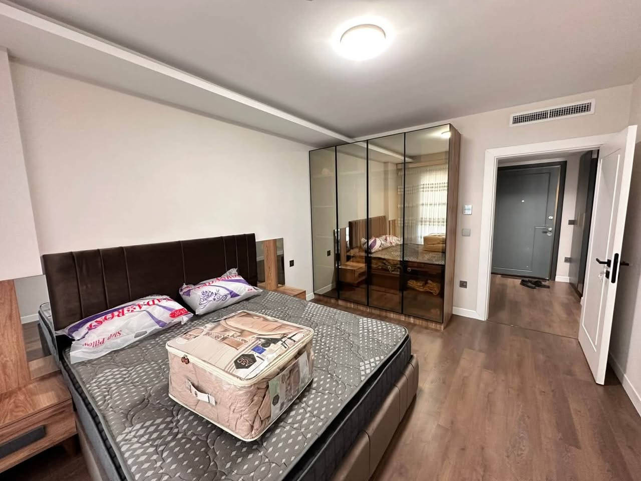 Boulevard 1+1 one bedroom furniture for rent 700$ WhatsApp +9647502002001 

أثاث غرفة نوم واحدة للإيجار في بوليفارد بسعر 700 دولارًا. تواصل عبر واتساب على الرقم ***********

بۆلیڤار یەک ژووری نوستن راخراو بۆ کرێ ٧٠٠$ واتسئەپ ***********

#Erbil #iraq #rent #apartment #fly #baghdad #turkiye #dubai #usareels #lebanon #travelling #flatforrent #UKFurniture #RentToOwn #hawler #tiktok #Instagram #reelsviral #massage #massage #Mashallah #ukrainian #holiday #boulevard
