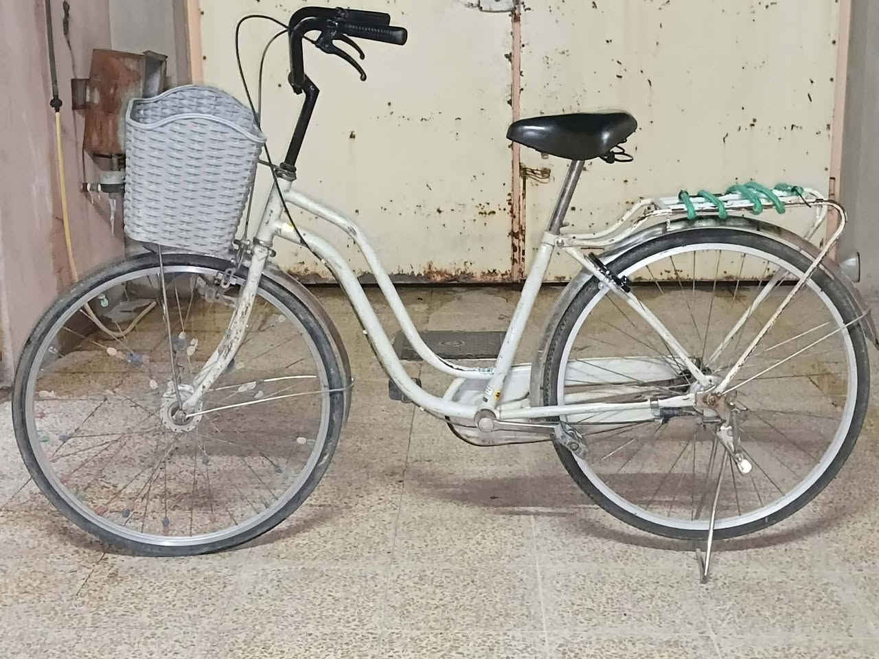 🖐️السلام عليكم ورحمة الله وبركاته 🖐️
                     🔥للبيع🔥
بايسكل🚲 عبد الحليم لون حليبي 
البايسكل كلو شغال بريكان ورة كدام حس شغال 
الموقع📍:(حي الميثاق)
السعر 💲:(75ألف)
للتواصل 
كورك☎️‏‪***********‬‏
اسيا☎️***********
