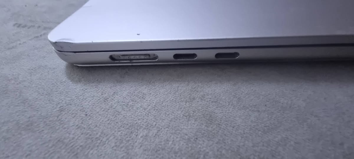 للبيع ماك بوك اير M2 the 15-inch MacBook Air with M2 chip (2023).
طافيه مفلشة مكسورة شاشتهة ابيعها فحم ع وضعها
السعر 150 الف
بغداد /مدينة الصدر/***********
