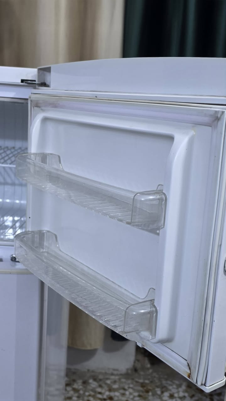 سلام عليكم ثلاجة للبيع نضيفة كلللش سبب البيع عندي 2مكاني المواصلات ***********
