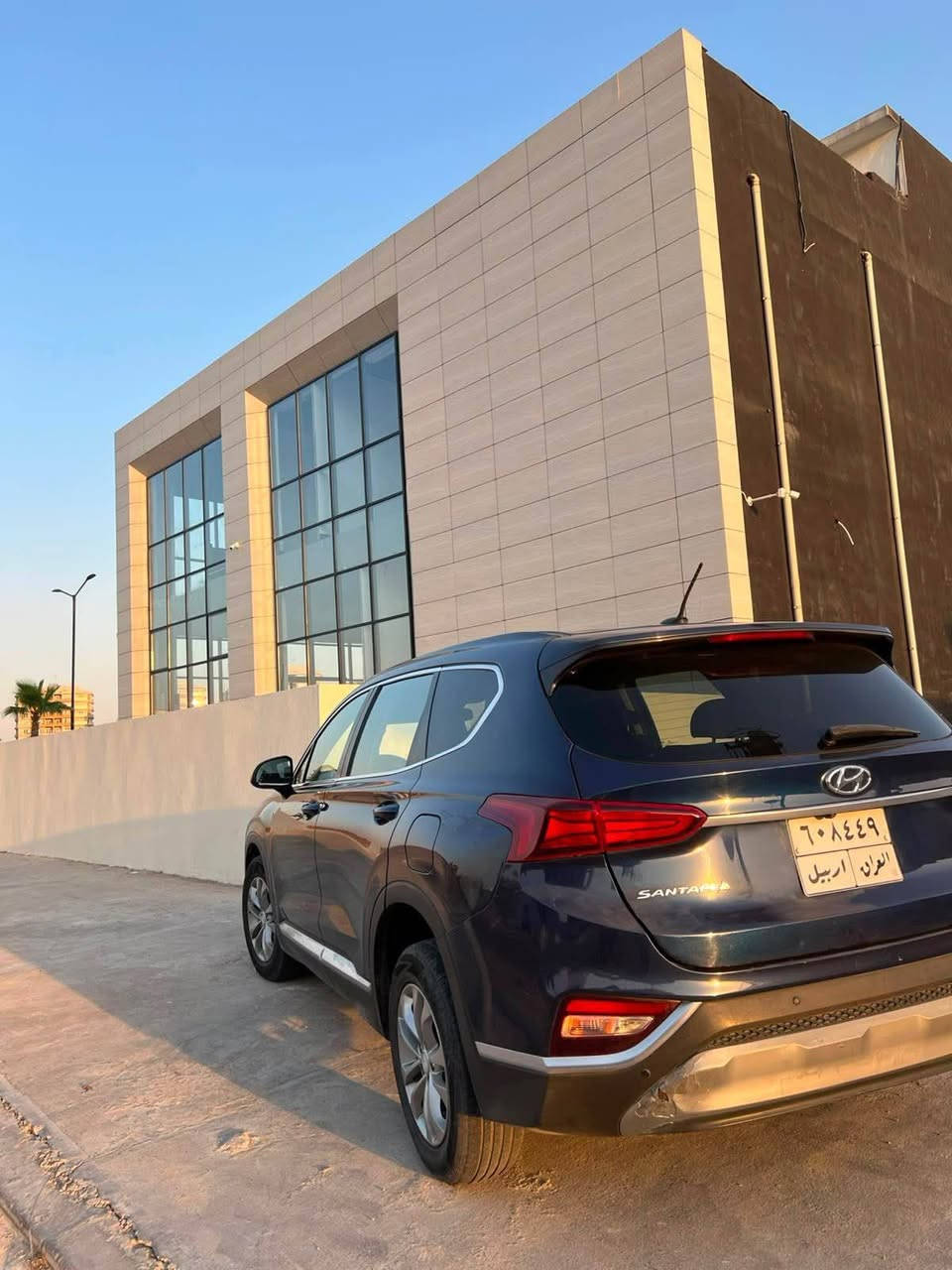السلام عليكم للبيع فقط بدون مراوس. 
بسعر جوا السوك 140 ورقه فقط و بيها مجال بسيط 
سنتافي 2019 لون نيلي 
مواصفات عادي 
جامات كهربائية شاشة و كاميرا 
تحكمات رادار امامي و جانبي 
نقاط عميه كروز كونترول تفاعلي 
محركة 4 سلندر 2.4 
تبريد ثلج ⛄️ 
تدفئة 
كشنات مخمل 
السياره بيها نص الصندوق و نص الجمالخ الخلفي 
مال امريكا 
و با عراق صار بيها جاملخ امامي فقط رش 
ماشيه 120 الف 
السعر بلاش بلاش جوا السوك 140 و بيها مجال بسيط للطيبين 

للتواصل ***********

للتواصل ***********

عنوان السياره اربيل 32 بارك أربيل, العراق
