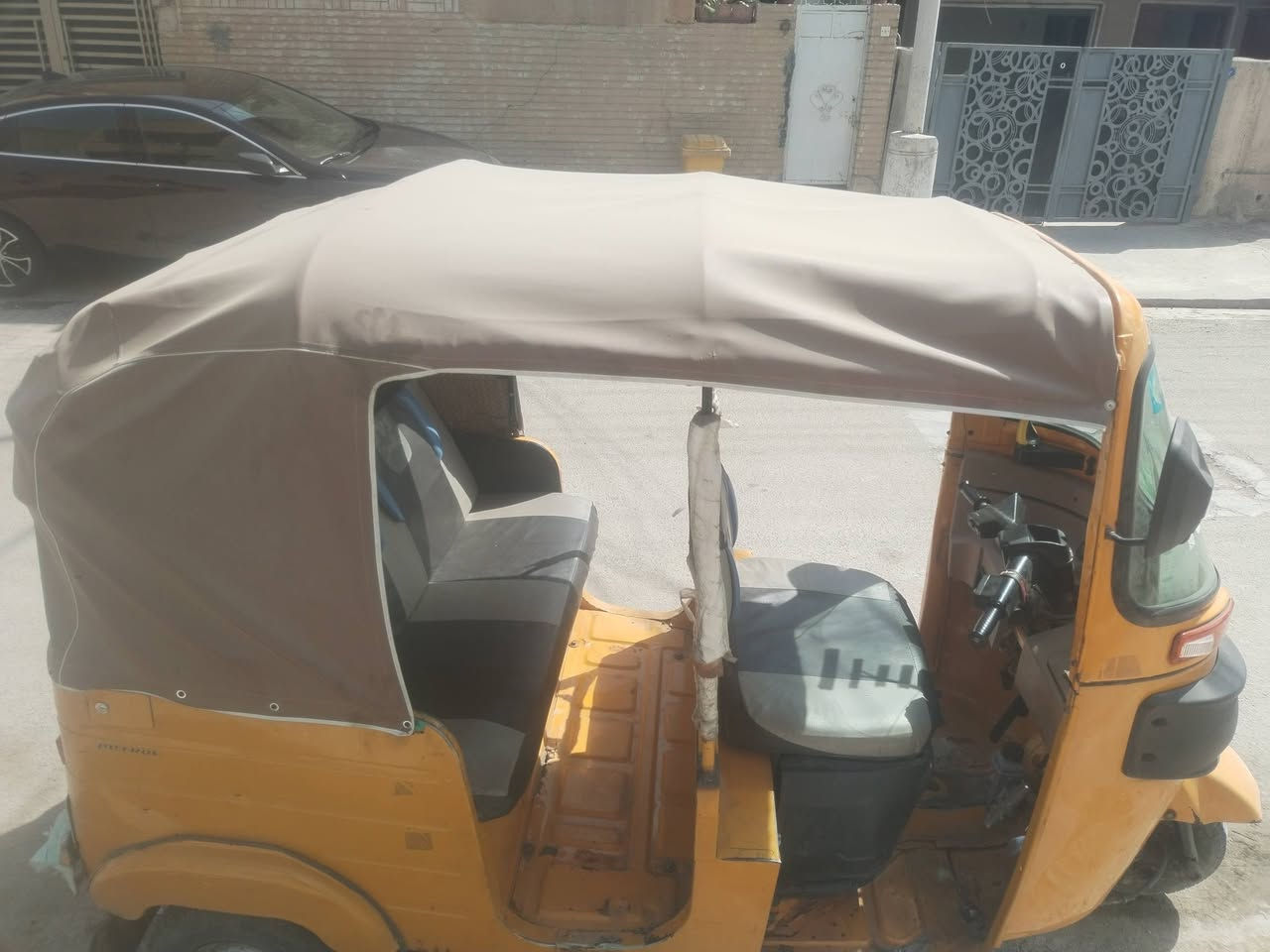الرقم: 11Q بغداد مشروع وطني - تحويل مباشر
المحرك شغال، الجادر جديد، التخم نظيف
ملاحظة: بيه شوية زنجار بالارضية مثل ما واضح بالصور، يحتاج شوية تصليح
السعر: 7 مليون وبيه مجال بسيط للشراي
المكان: بغداد - [بغداد جديده]
الشراي يتصل: [***********]

