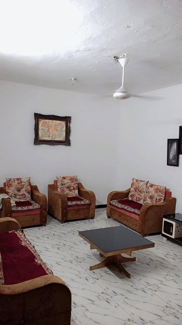 السلام عليكم بيت للبيع في جسر ديالى منطقه الاعريفيه مساحه 240 يتكون من كراج وحمام خارج وحديقه ومدخل كليدور واستقبال ومطبخ وغرفتين نوم وصحيات  للاستفسار عن السعر التواصل  خاص او ع الرقم ***********
