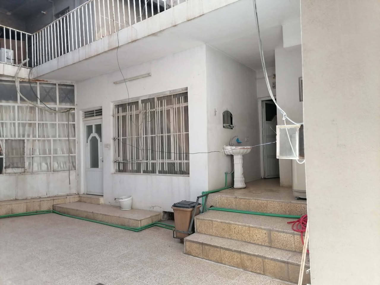 🏠 عقار للبيع – فرصة مميزة
📜 نوع السند: ملك صرف
📐 المساحة: 200 متر مربع
📏 الواجهة: 10 متر × العمق: 20 متر
🔹 تفاصيل العقار:
• شقتان معزولتان ومستقلتان عن البيت.
• محلات تجارية على الشارع عدد 2
• بيت خلف المحلات يحتوي على:
غرفتين
صالة
استقبال
مطبخ
مشتملات
رهرة
غرفتين في الطابق الثاني
📍 العنوان: حي الرسالة – خلف مطعم أبو ليلى – مقابل حمام اليرموك.
💰 السعر: على الخاص.
📞 للتواصل والاستفسار:
***********
✨ للجادين فقط، يرجى الاتصال للاستفسار والتفاصيل.
