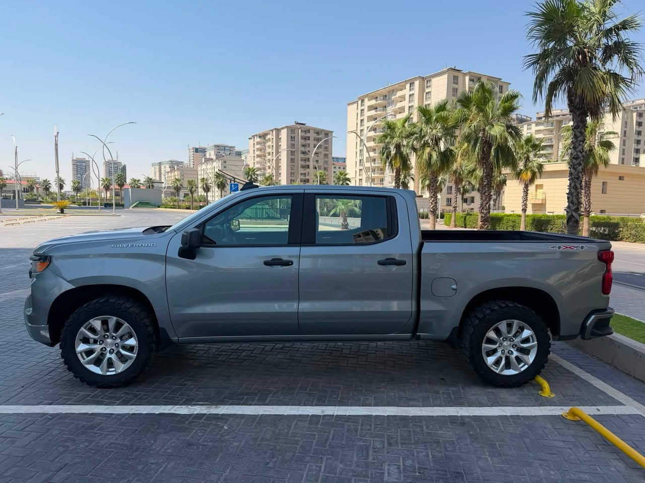 2024 CHEVROLET SILVERADO 1500, 4WD SHORT BED CUSTOM
شوفرليت سلفرادو 2024 باب طويل بدي قصير المرغوب 
مواصفات CUSTOM
4*4 ويل درايف
رقم الشاصي 1GCPDBEK4RZ316941
صور الحادث موجوده مع الصور تعديل بارد جزء الجاملغ الامامي اليسار+ تكحيل أسفل جاملغ الخلفي يسار + تكحيل جاملغ الامامي الايمن + تعديل فقط بدون قص بداية الشاصي الايسر 
أيرباك الستيرن مبدله أصلي شركة 
سياره بدون صبغ تكحيل فقط 
محرك 4 سلندر 2.7 توين توربو المرغوب القدرة الحصانية 310 
                2.7L I-4 DI, DOHC, VVT, TURBO, 310HP
سريع واقتصاد
گير ٨ نمر طيارة
رادار امامي داتا شو تنيه
كامرة خلفية
بصمة وتشغيل عن بعد
هاند بريك بصمه
تحديد مسار + أنذار عند تغيير المسار
ويل كب كروم بلادي تايرات جبلية 
كشن كهرباء
تبريد امامي خلفي
شاشة وسطية تدعم CarPlay
باب بدي كهرباء وتغليف بدي أسود بلادي امريكي شركة
ماشية 74 ألف mi مشي أمريكا 
مكان السيارة أربيل
السعر 24500$
 هزة والفحص المروري كامل فقط تترقم اربيل
***********
***********
