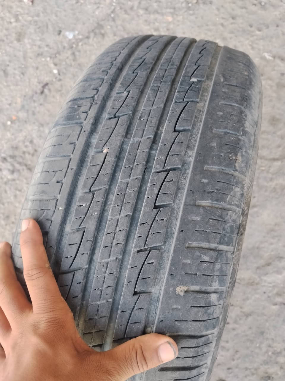 السلام عليكم
زوج تاير كوري أصلي مال توسان واحد نضافته 75 بلميه و الثاني نضافته 90 بلميه شرط مكاني كربلاء 
قياسهن 
225/55/18
السعر ب 60 ألف قفل
