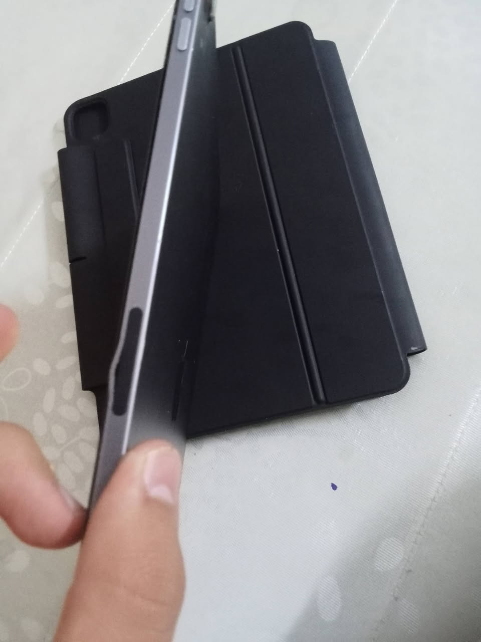 ايباد 11 برو مكفول من كلشي بس طكه بل شاصي ايباد كلش حلو 120فريم ويا حافضه وكيبورد اصلي بطاريه 88 سعر 380قفل مكاني بصره حي الصدقاء رابعه قرب جسر العسكري متواجد واتساب رقمي ***********
