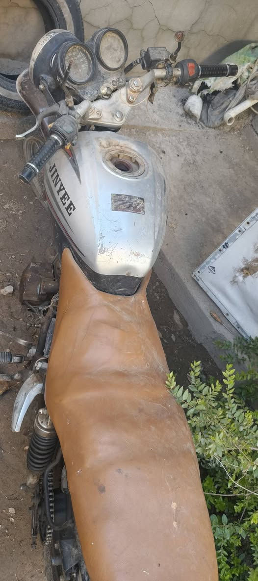 سلام عليكم دراجه شغاله بها نواقص هواي عل وضعيتها ب٢٥٠ وبيها مجال اوراقها كامله اصوليه  بغداد الحسينيه ***********
